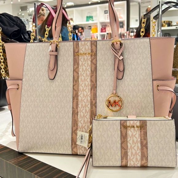 MICHAEL Michael Kors Handbags - BUNDLE Michael Kors Gilly Large Drawstring Travel Tote Shoulder PwD Blush Wallet